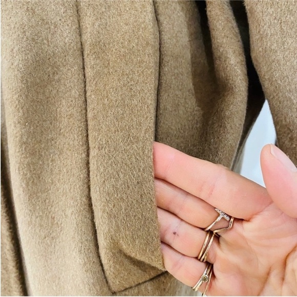 Zara wool blend oversized collarless wrap coat
BLOGGERS FAVORITE!!!! - Picture 8 of 16